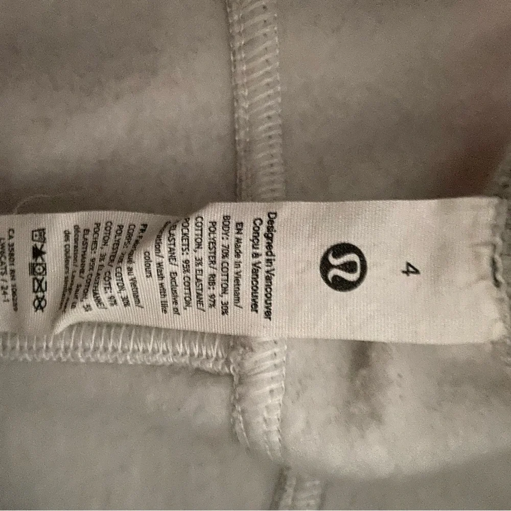 Lululemon Athletica Women’s Light Gray Joggers Size 4